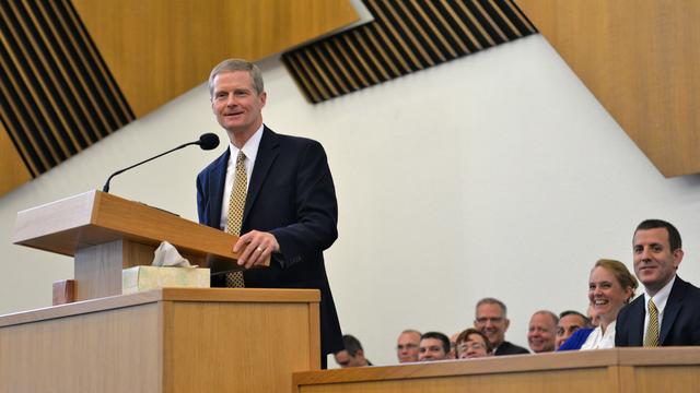 Bednar elder beszédet mond a kaiserslauterni Cövekkonferencián