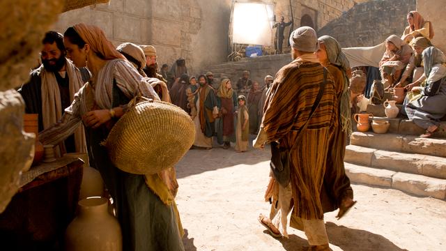 Az Újszövetség-sorozat egyházi filmes stábja az ősi Jeruzsálem díszletén dolgozik a Utah állambeli Goshen közelében