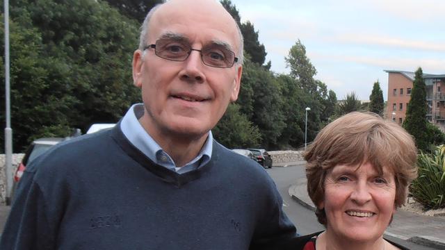 John Connolly és a felesége, Eileen, 1979-ben egy általános konferenciai üzenet nyomán éreztek sugalmazást arra, hogy visszaköltözzenek Írországba. Úgy érzik, a döntés jó irányba változtatta meg az ő életüket és a gyermekeik életét.