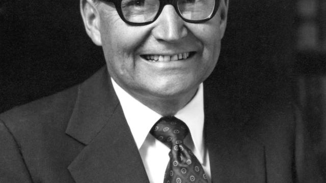 L. Tom Perry elder, a Tizenkét Apostol Kvórumának tagja