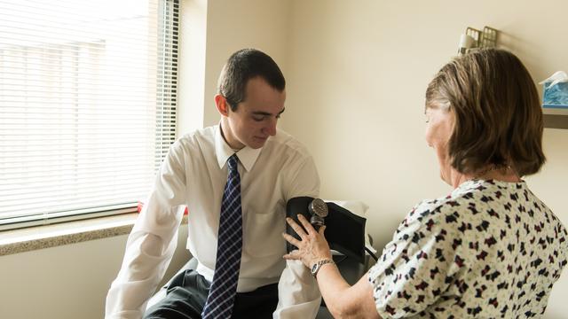 A misszionáriusképző központ klinikája segít a misszionáriusok jólétének szinten tartásában, hogy eleget tudjanak tenni a zsúfolt napirendnek.