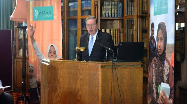 Jeffrey R. Holland elder a Tizenkét Apostol Kvórumából beszédet mond a II. Windsori konferencia a vallási üldöztetésről elnevezésű rendezvényen, 2017. szeptember 9-én
